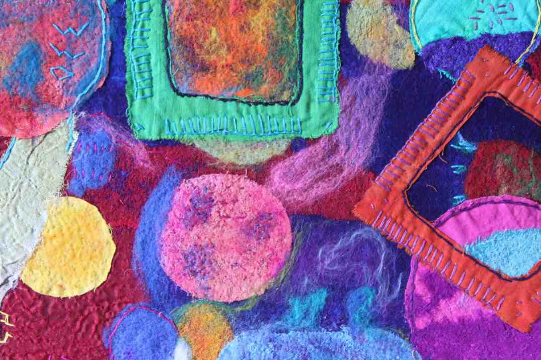 karenlintottphone1detailweb